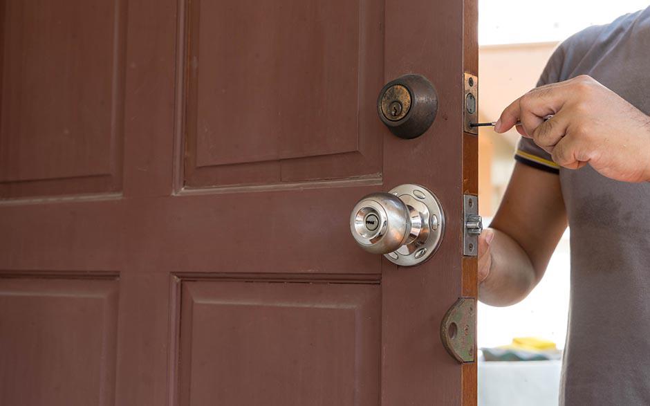 changer une serrure de porte Ris-Orangis